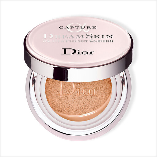 Capture Dreamskin Moist & Perfect Cushion SPF 50 – PA+++